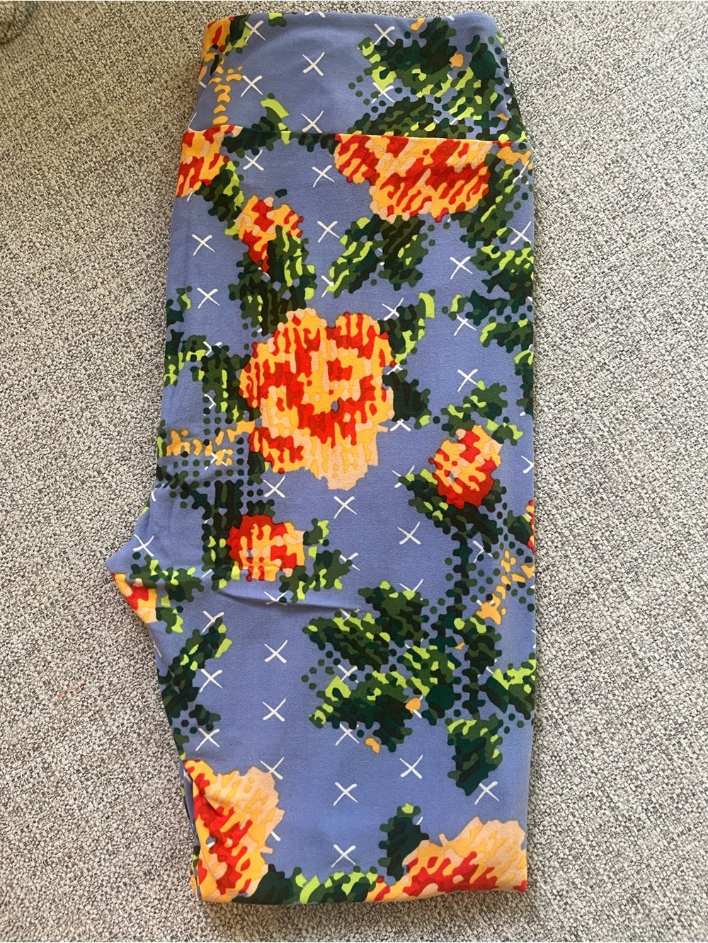 LuLaRoe TC Blue Floral Pixel-Print Leggings